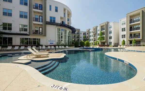 Pool - DOWNTOWN DALLAS/MEDICAL DISTRICT/DALLAS LOVE FIELD (Dallas)