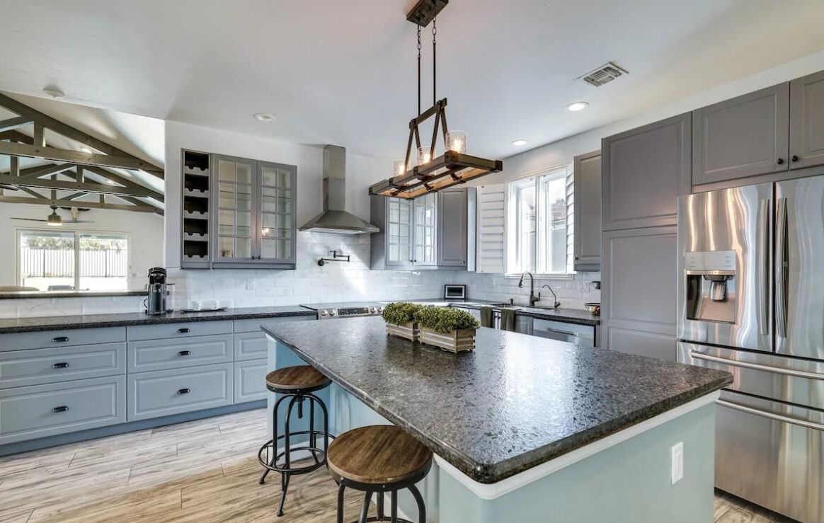 Microondas, horno, parrilla de estufa y lavavajillas 