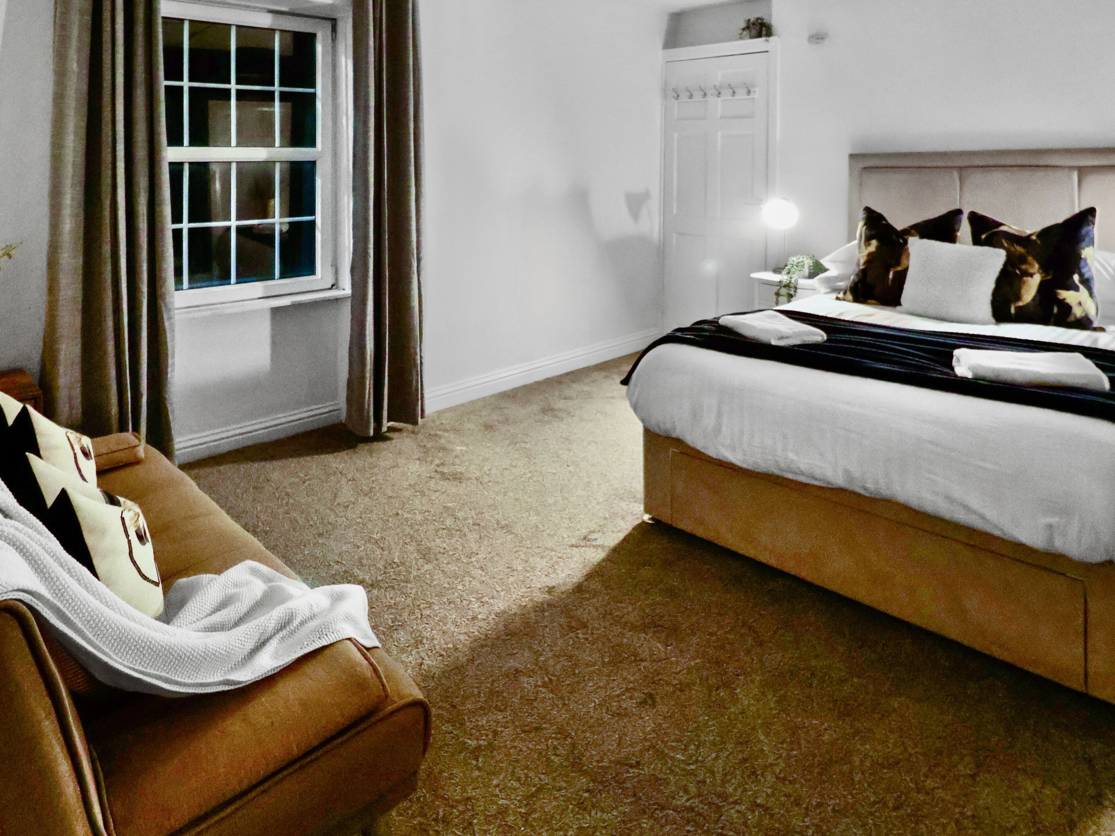 2 多间卧室、WiFi、床单