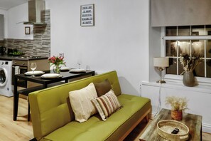 Smart TV - Modern Morpeth Apartment – Central Location, Great Rates! (Morpeth)