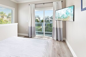 5 bedrooms, iron/ironing board, WiFi, bed sheets - Wave on Wave by Stay on 30a (Seacrest)
