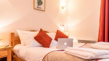 2 bedrooms, WiFi, bed sheets