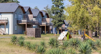 Chalet Dans Le Val de Loire | Accès Piscine + Espace Bien-Être