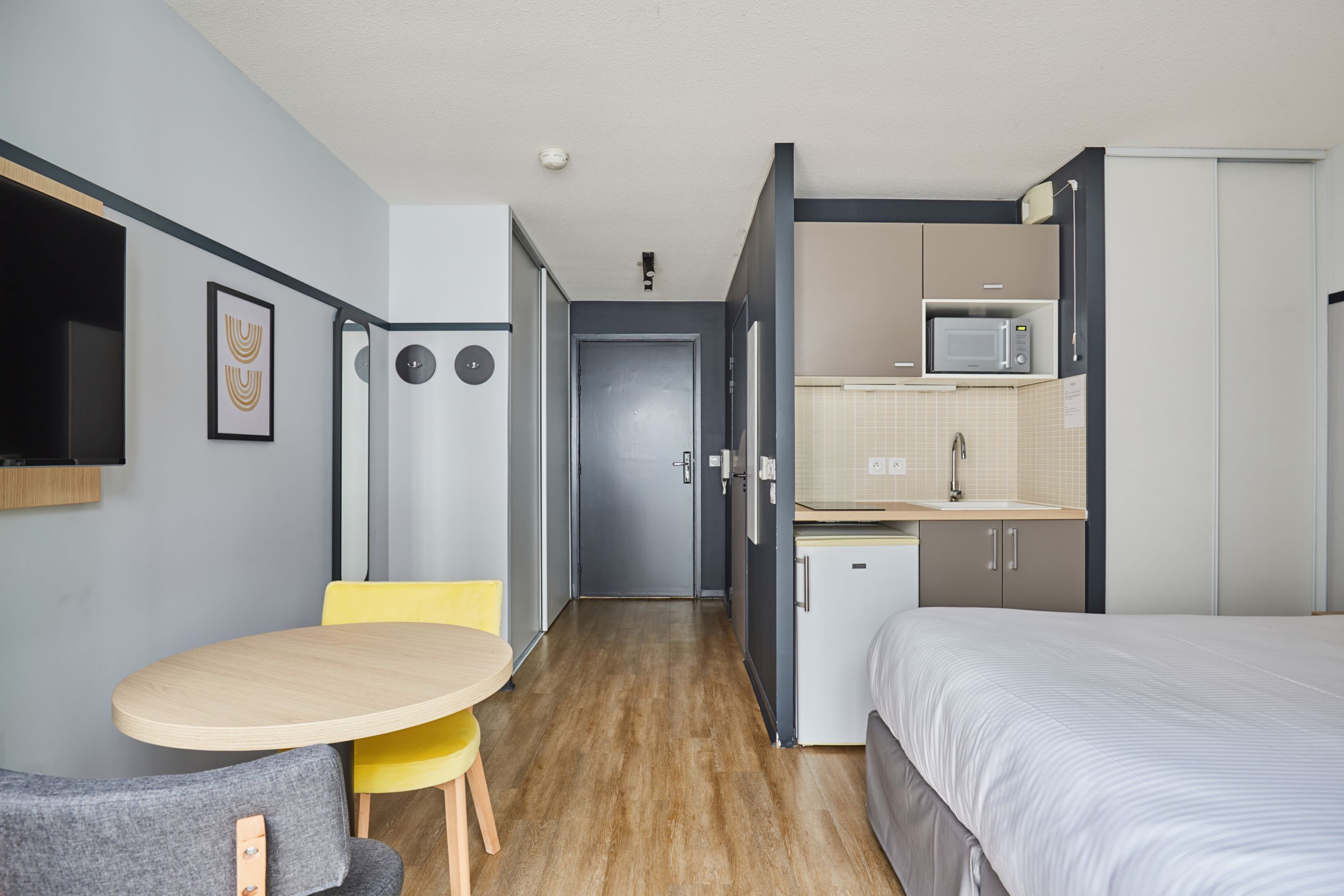 Travel crib, WiFi (free), bed sheets