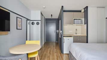 Travel crib, WiFi (free), bed sheets