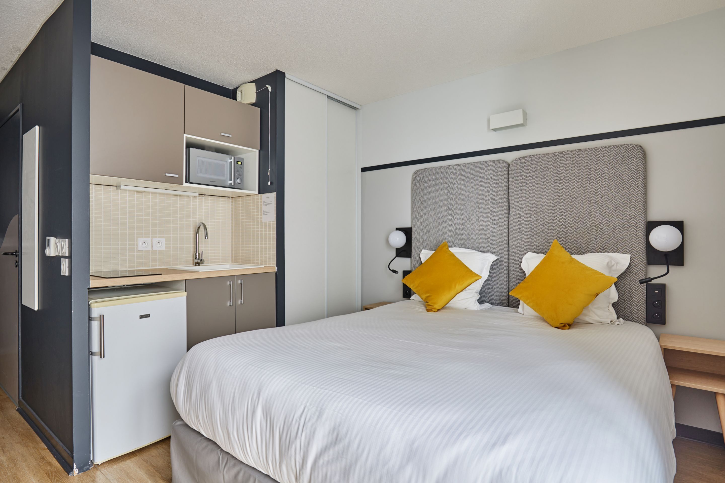 Travel crib, WiFi (free), bed sheets