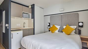 Travel crib, WiFi (free), bed sheets