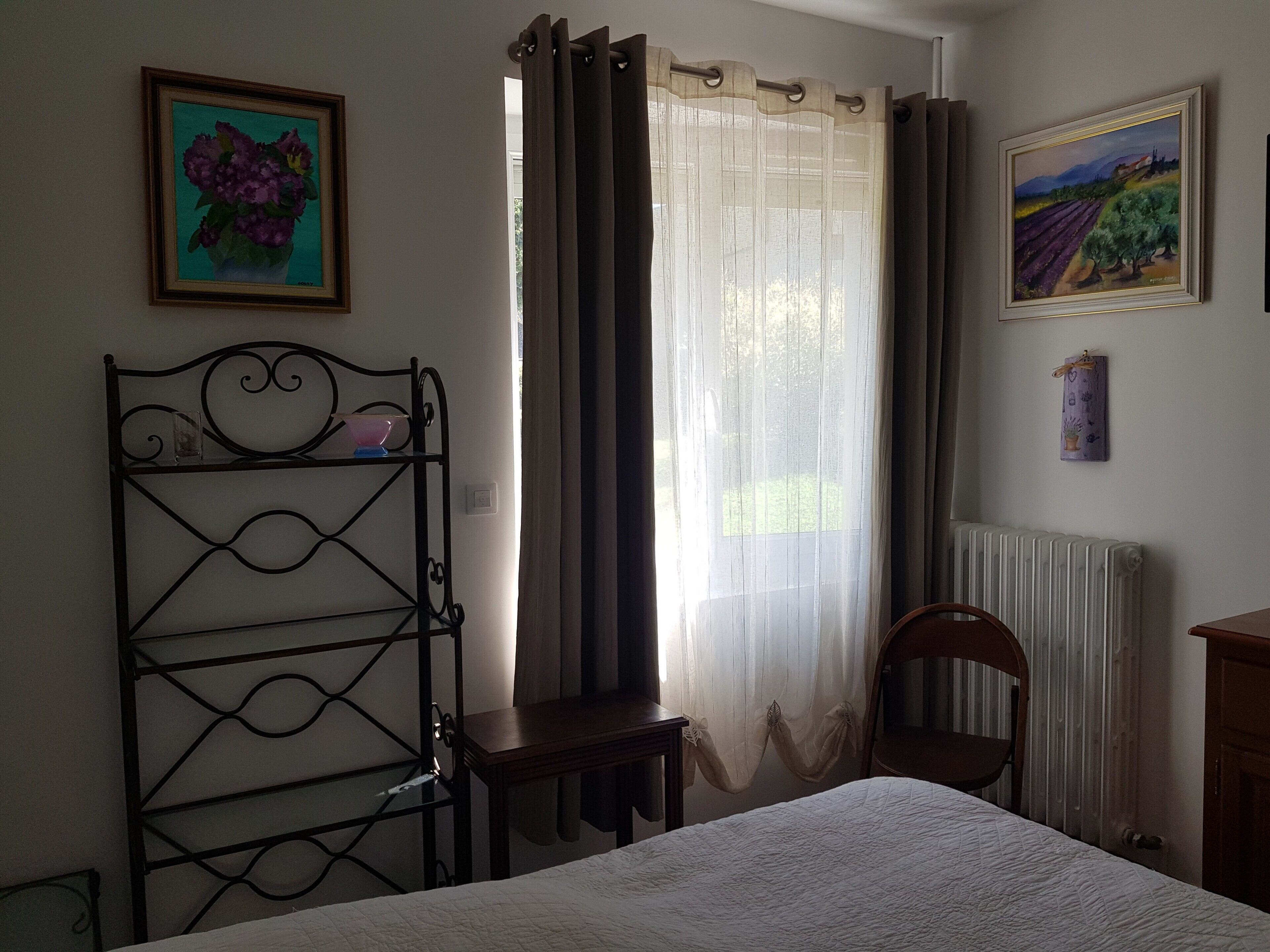 2 habitaciones, tabla de planchar con plancha y wifi gratis 