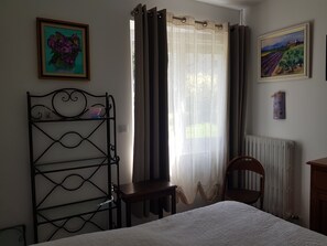 2 chambres, fer et planche à repasser, Wi-Fi gratuit, draps fournis