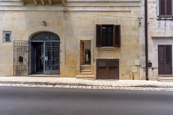 Exterior detail - Apartment 'La Casa Di Lena' with Private Terrace, Wi-Fi and Air Conditioning (Spongano)
