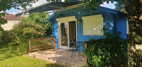Chalet '2 Pers Jarnac' avec terrasse privée, jardin privé et climatisation