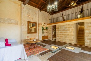 Interior - Apartment 'Dimora Pisanelli' with Wi-Fi and Air Conditioning (Specchia)