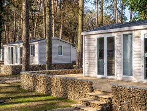Exterior - Nice Chalet With Dishwasher on a Holiday Park (Zutendaal)
