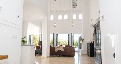 Villa 'Casa Trebol - Private Pool' with Mountain View, Wi-Fi and Air Conditioning