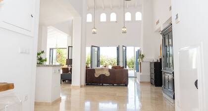 Villa 'Casa Trebol - Private Pool' with Mountain View, Wi-Fi and Air Conditioning