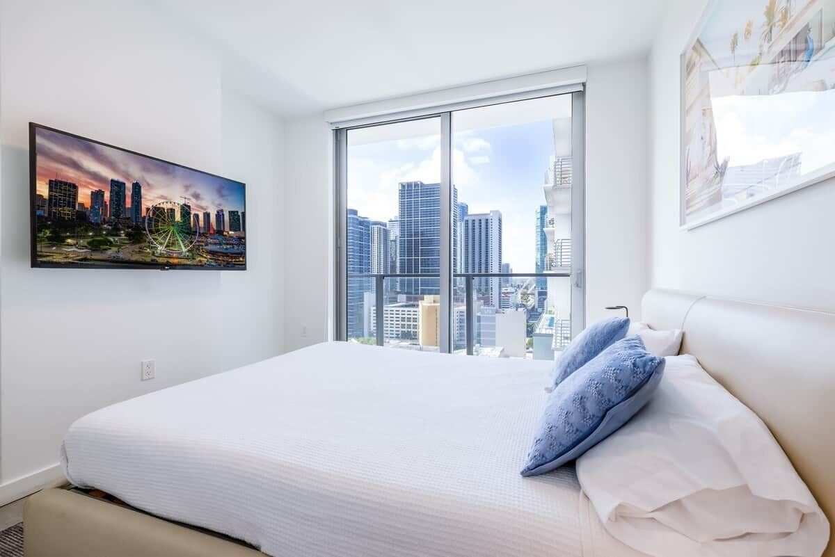 2 bedrooms, desk, iron/ironing board, WiFi