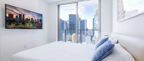 3 habitaciones, escritorio, tabla de planchar con plancha y wifi