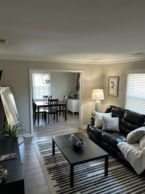 Smart TV - Welcome to Gamewell retreat!  (Memphis)