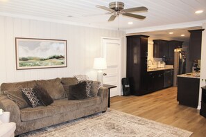 Smart TV - Welcome to Gamewell retreat!  (Memphis)