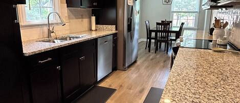 ميكروويف، فرن، موقد طهي مسطح، غسالة أطباق