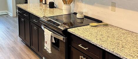 Mikrowelle, Ofen, Herdplatte, Geschirrspüler