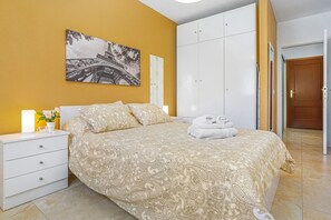 1 غرفة نوم ومكواة/لوح كي وواي فاي مجانًا وملاءات أسرّة