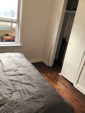 1 bedroom, WiFi, bed sheets - FM104-Cozy Holiday Home (Toronto)