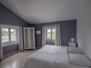 3 chambres, fer et planche à repasser, Wi-Fi gratuit, draps fournis