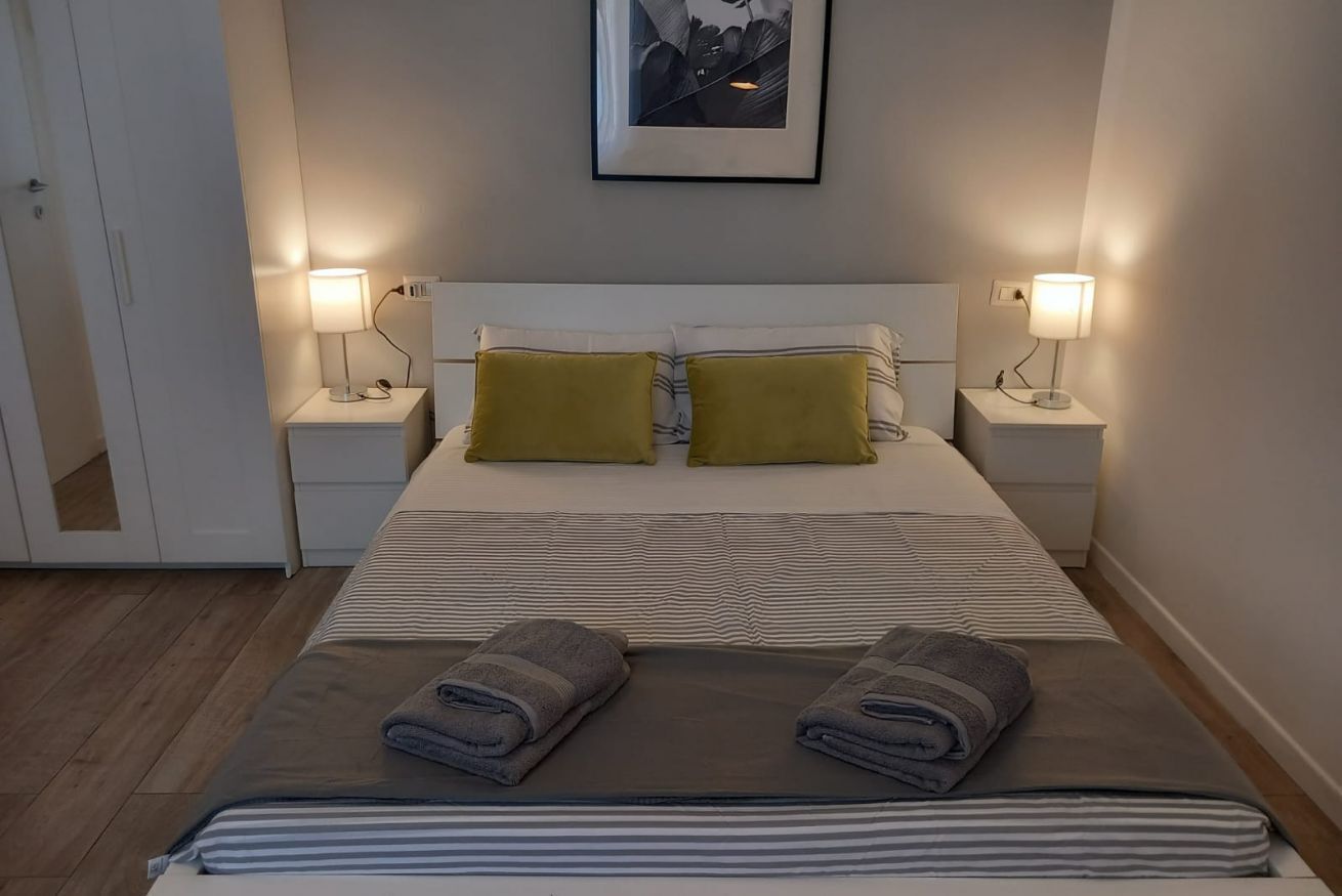 1 habitación, tabla de planchar con plancha, wifi gratis y ropa de cama 