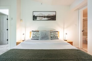 3 bedrooms, iron/ironing board, travel cot, WiFi - Beautiful Condo | Shared hot tub | BBQ | Wifi (Whistler)