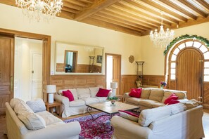 TV, fireplace, DVD player, table tennis