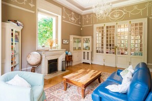 TV, fireplace, DVD player, ping pong - Villa 'Domaine De Bellegarde' with Private Terrace, Garden and Wi-Fi (Soustons)