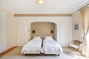 9 bedrooms, iron/ironing board, free WiFi, bed sheets - Villa 'Domaine De Bellegarde' with Private Terrace, Private Garden and Wi-Fi (Soustons)