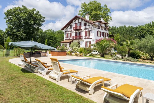 Villa 'Domaine De Bellegarde' avec terrasse privée, jardin privé et Wi-Fi