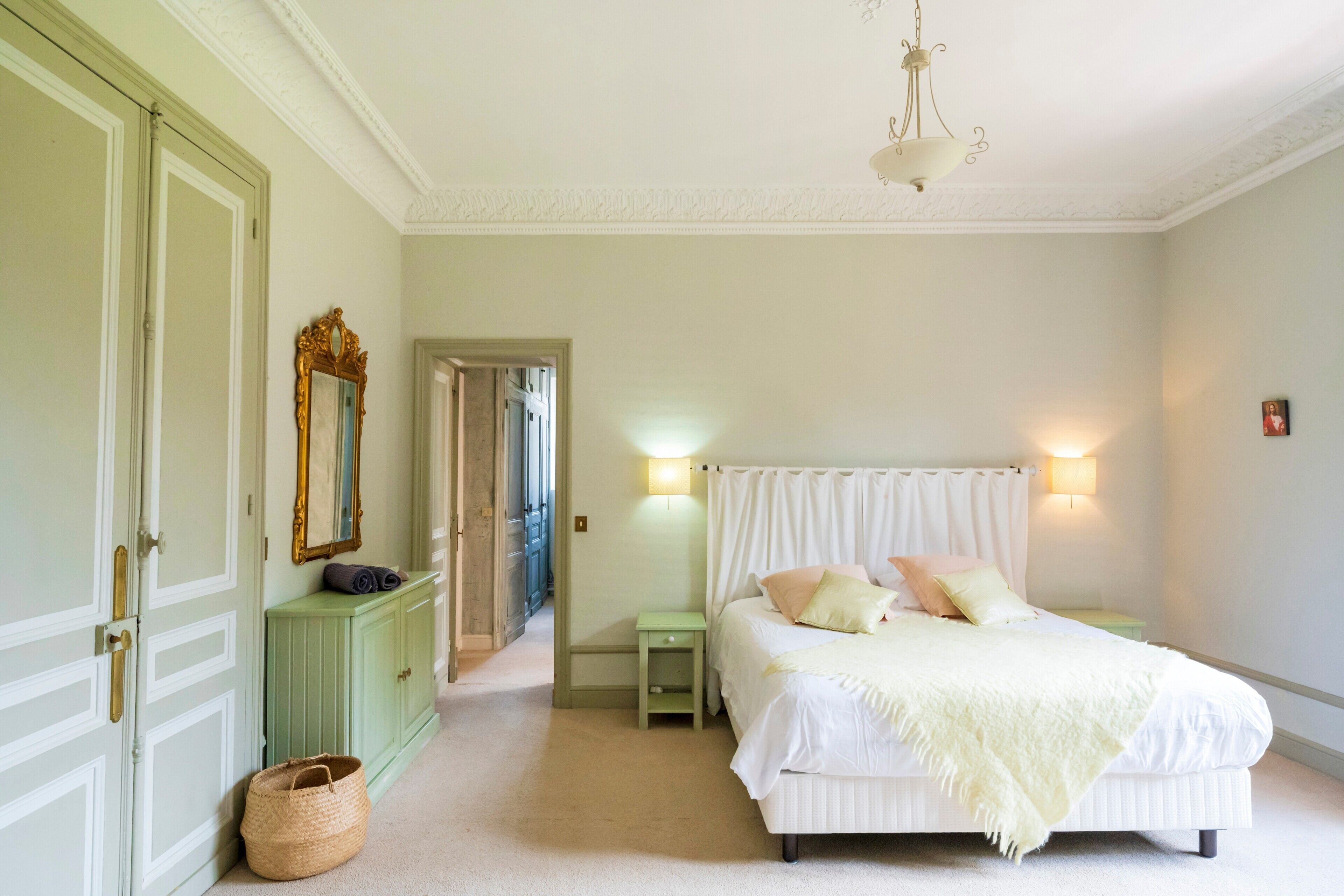 9 bedrooms, iron/ironing board, free WiFi, bed sheets