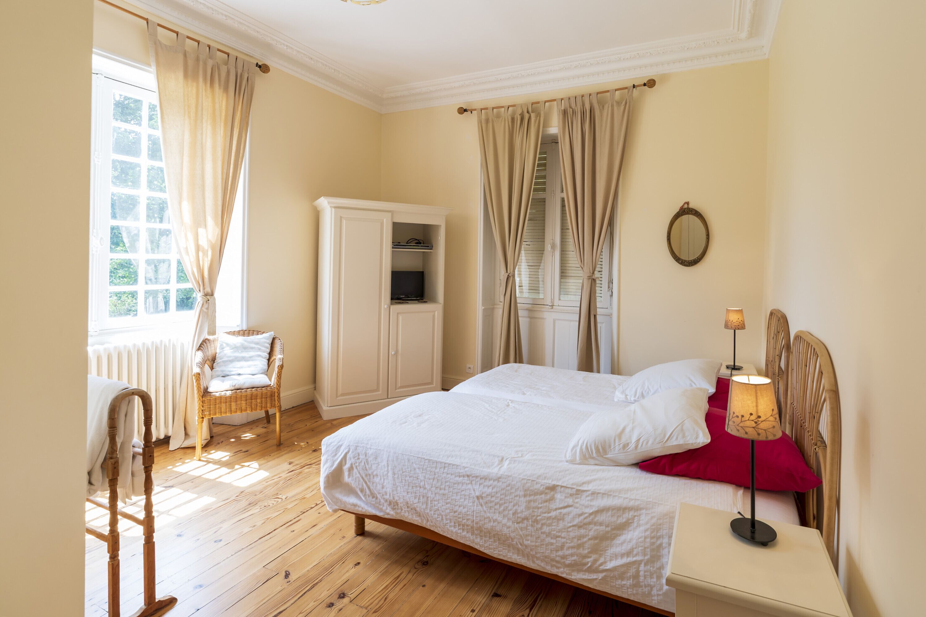 9 bedrooms, iron/ironing board, free WiFi, bed sheets