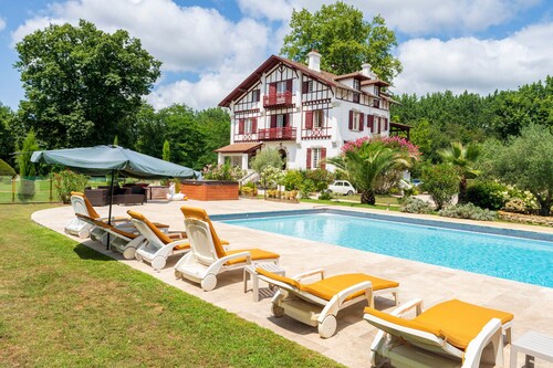 Exceptional 19th-Century Villa with Heated Pool & Private Park – Between Ocean and Lake
