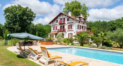 Exceptional 19th-Century Villa with Heated Pool & Private Park – Between Ocean and Lake