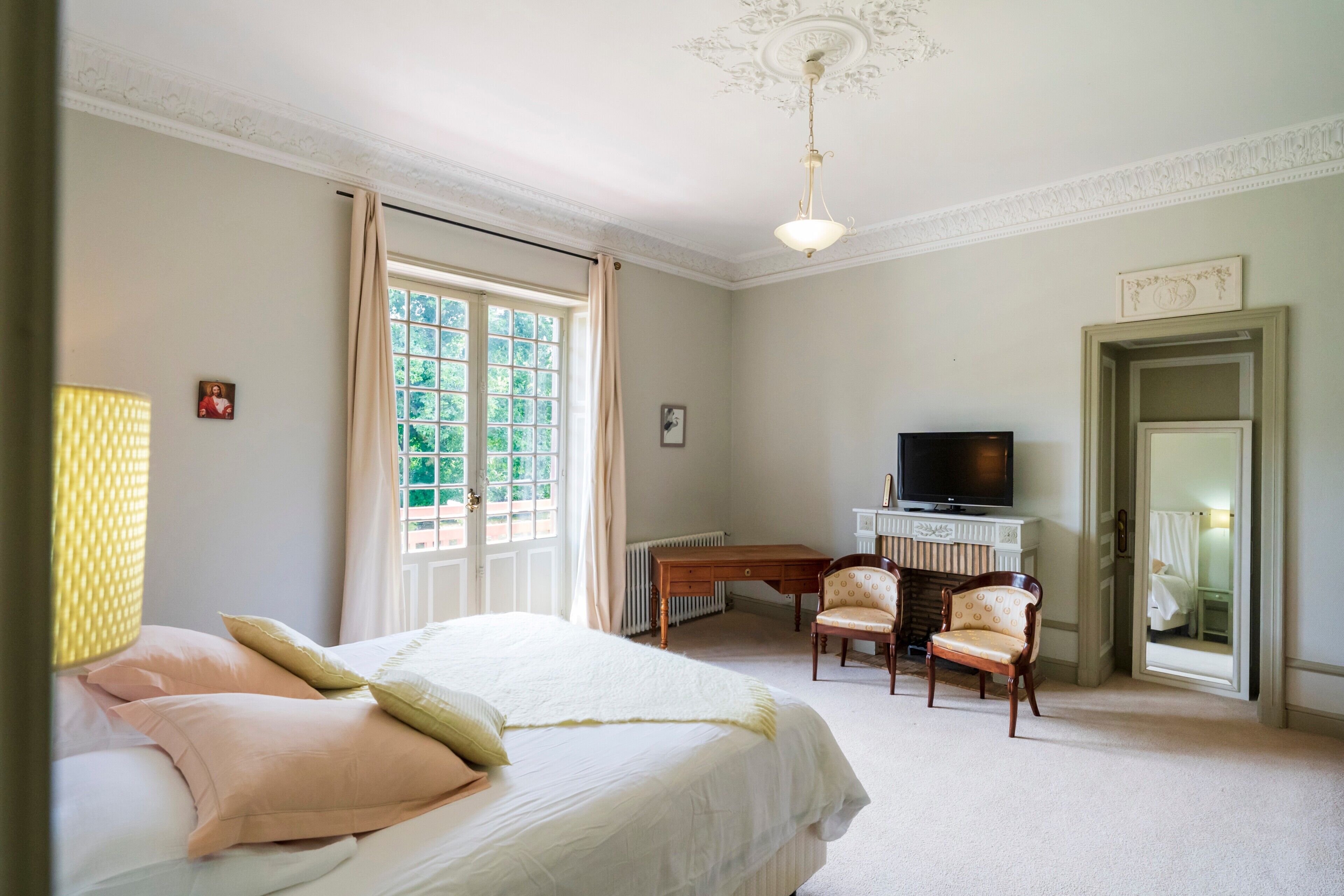 9 bedrooms, iron/ironing board, free WiFi, bed sheets