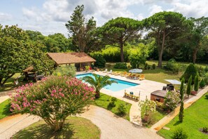 Pool - Villa 'Domaine De Bellegarde' with Private Terrace, Garden and Wi-Fi (Soustons)