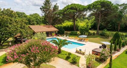 Exceptional 19th-Century Villa with Heated Pool & Private Park – Between Ocean and Lake