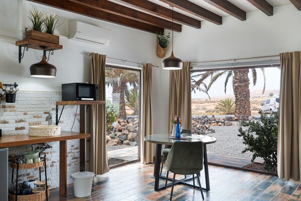 Dining - Holiday Home 'Guenia II' with Mountain View, Wi-Fi and Air Conditioning (El Mojón)