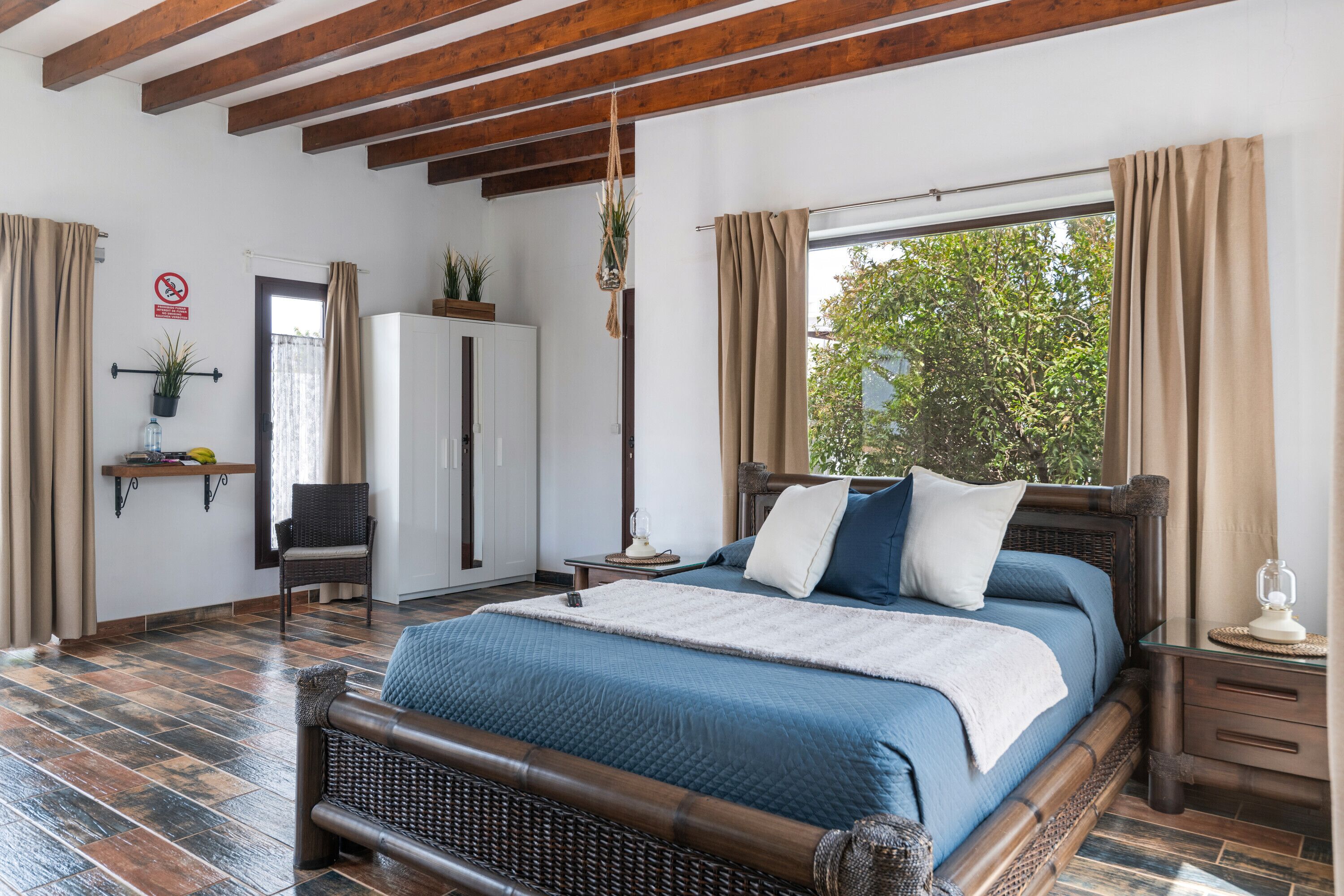 1 chambre, fer et planche à repasser, Wi-Fi gratuit, draps fournis