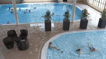 Bungalow | Zwembad | Een buitenzwembad