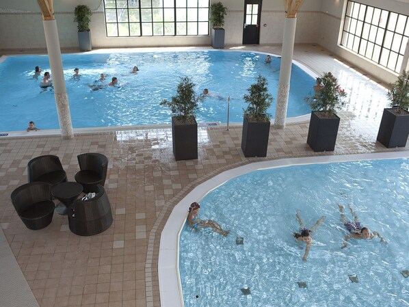 Bungalow | Pool - Bungalow in a Holiday Park Near Maastricht (Susteren)