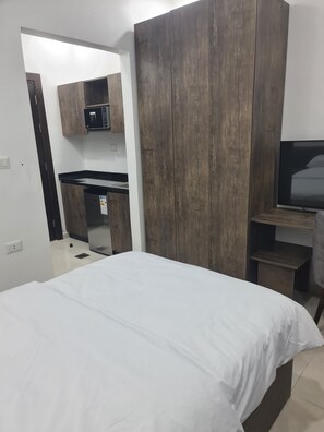 Studio | Free WiFi, bed sheets - Royal House (Irbid)
