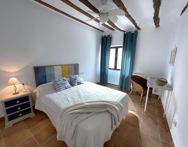 5 bedrooms, iron/ironing board, free WiFi