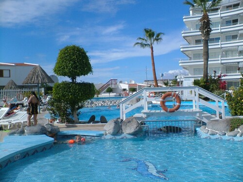 Vacation Villa 'Spacious 3-bedroom Beach Bungalow' with Sea View and Air Conditioning