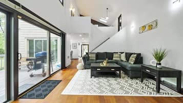 TV, fireplace, offices