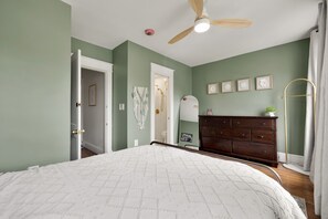 3 bedrooms, desk, iron/ironing board, travel cot